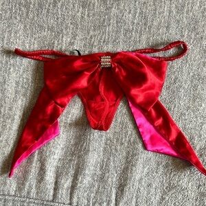 *NWT Victoria’s Secret Satin Red Bow Low Rise V String Thong